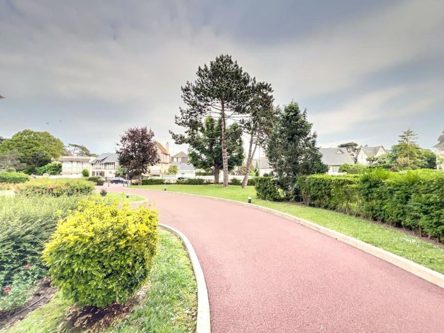 Deauville Triangle D'Or Proche Mer & Casino Aux Clefs Des Sacres Exterior photo